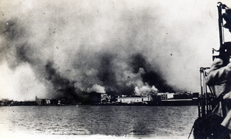 Burning Smyrna in smoke, September, 1922 AGMI collection 